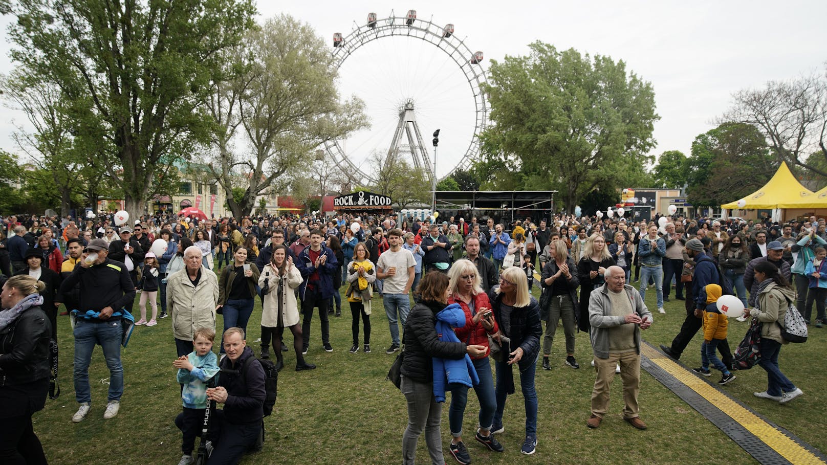 1. Mai bringt Aufmarsch, Praterfest und Mercato Rosso