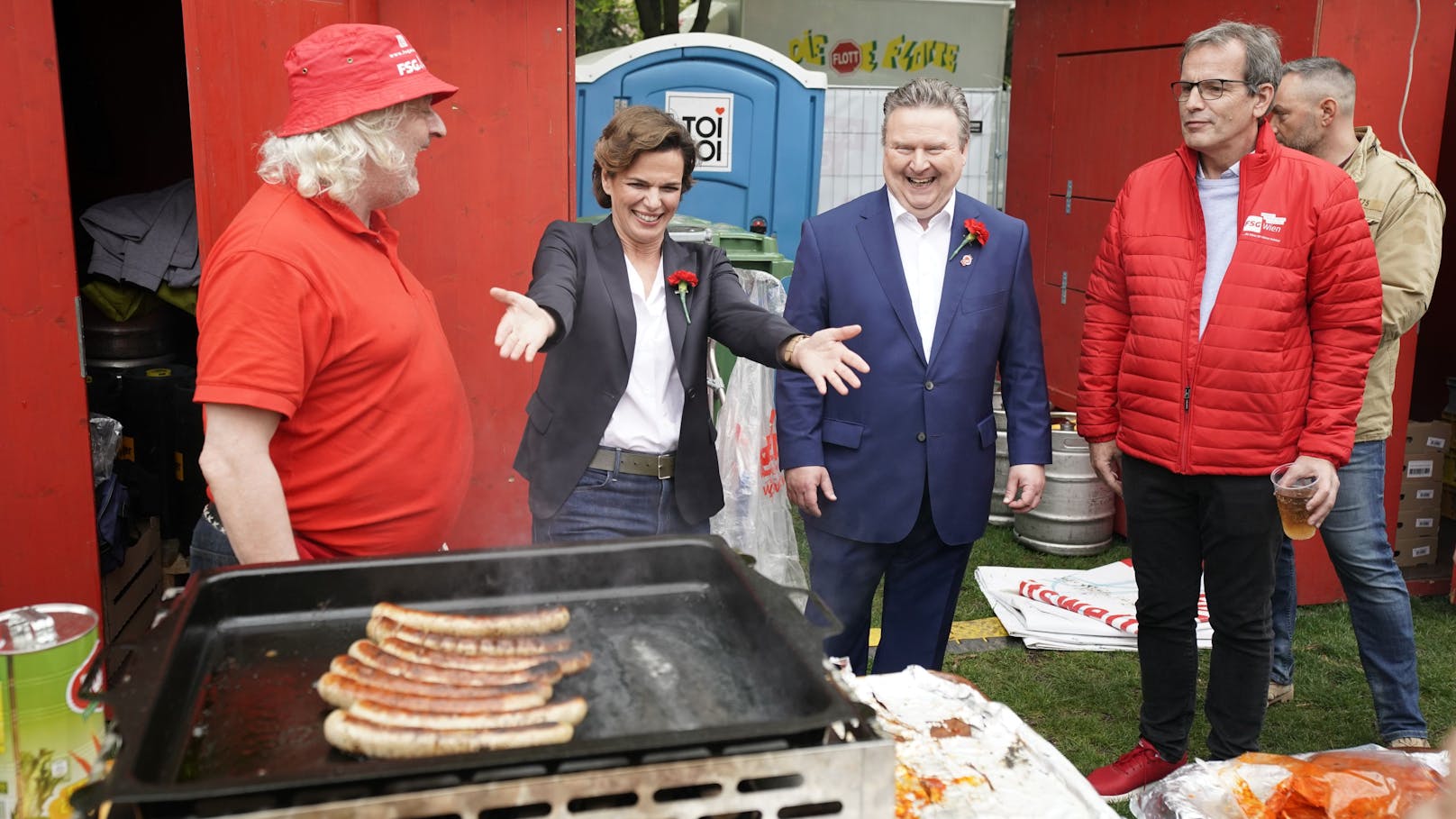 SPÖ-Chefin Pamela Rendi-Wagner und Wiens Bürgermeister Michael Häupl beim 1. Maifest auf der Kaiserwiese.