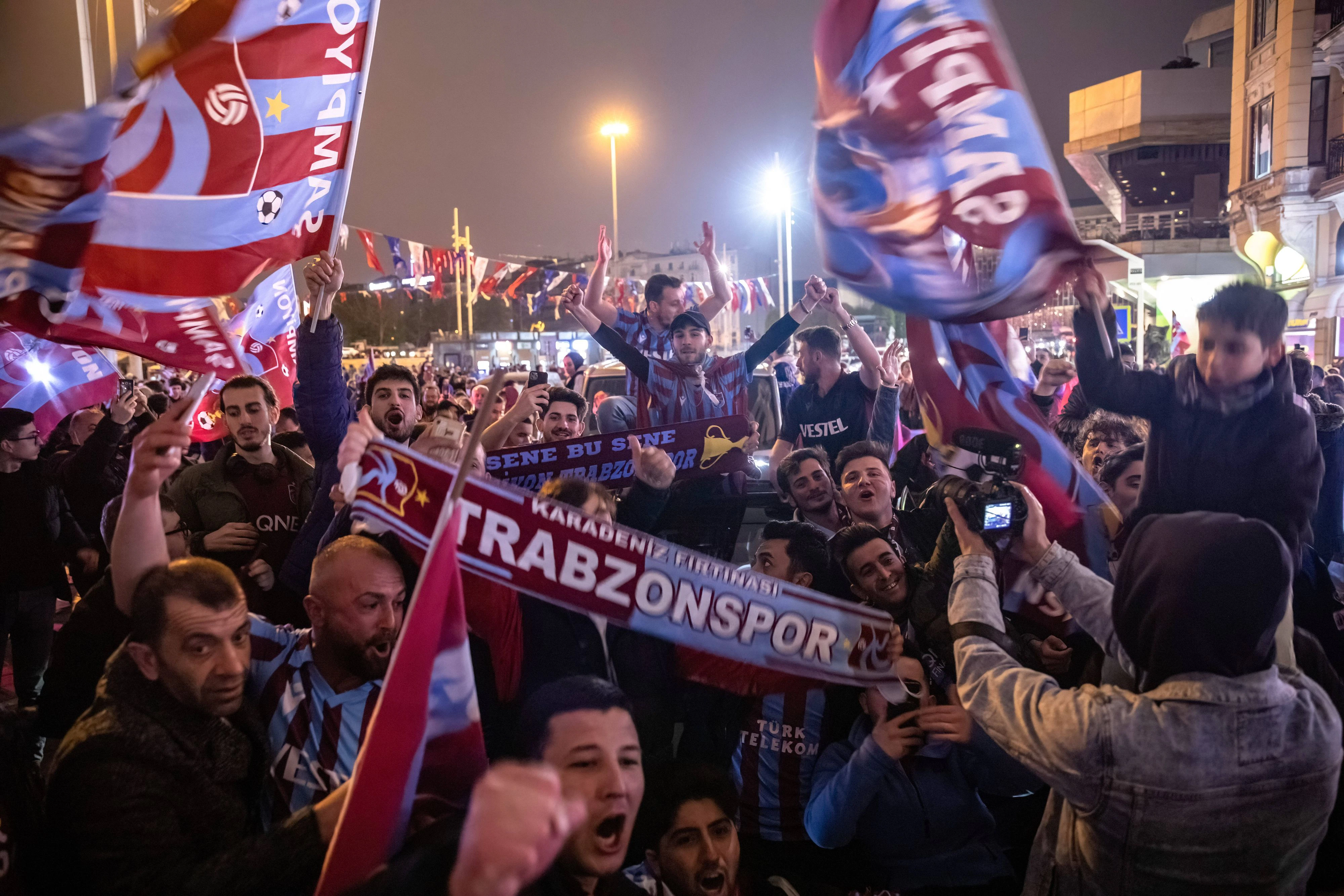 Die Fans waren nach dem Titel aus dem Häuschen.