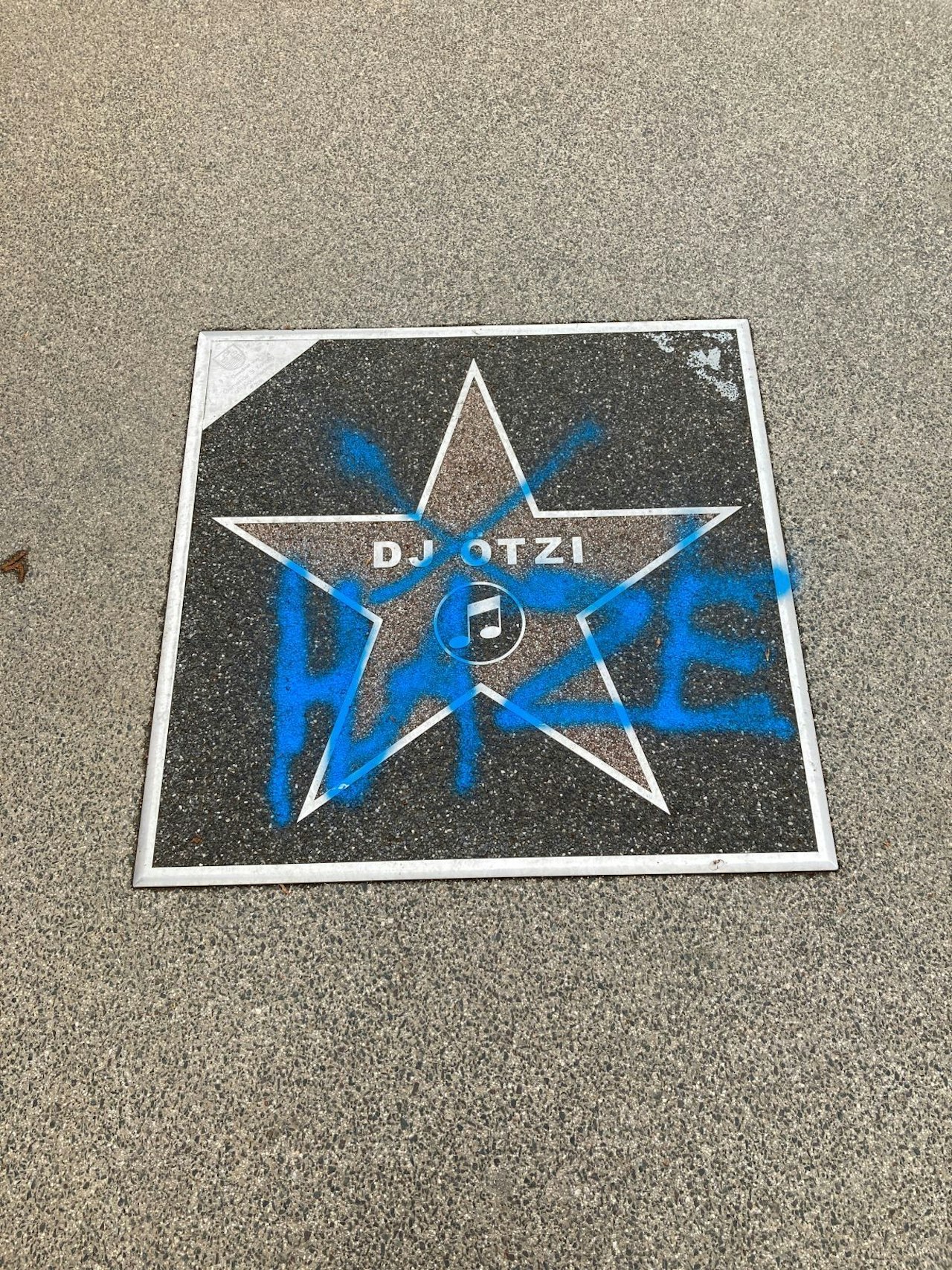 Heute.at - Unbekannte schänden DJ Ötzis Stern am Klopeinersee