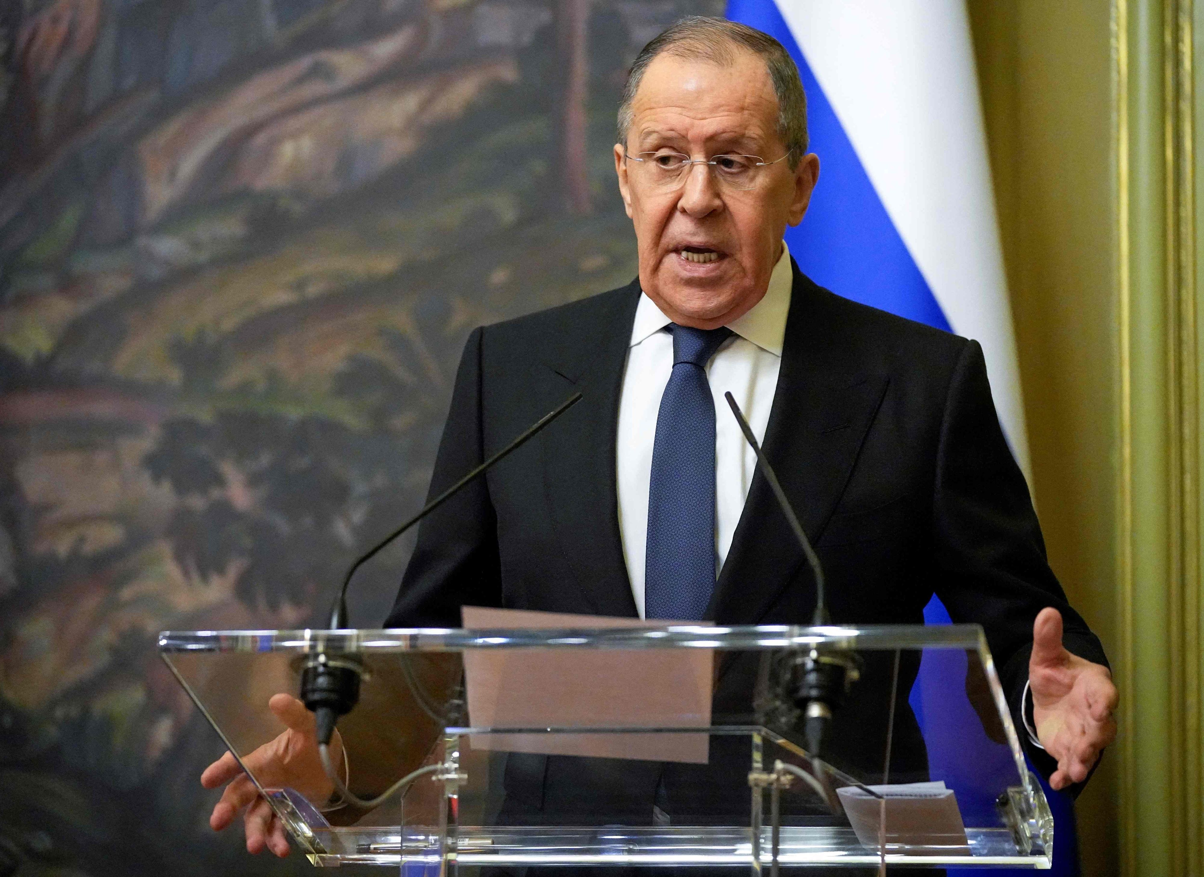 Download von www.picturedesk.com am 02.05.2022 (10:35).  Russian Foreign Minister Sergey Lavrov gestures as he attends a joint news conference following talks with his Armenian counterpart in Moscow, on April 8, 2022. (Photo by Alexander Zemlianichenko / POOL / AFP) - 20220408_PD6035 - Rechteinfo: Rights Managed (RM) Nur für redaktionelle Nutzung! Werbliche Nutzung erfordert Freigabe: bitte schicken Sie uns eine Anfrage.