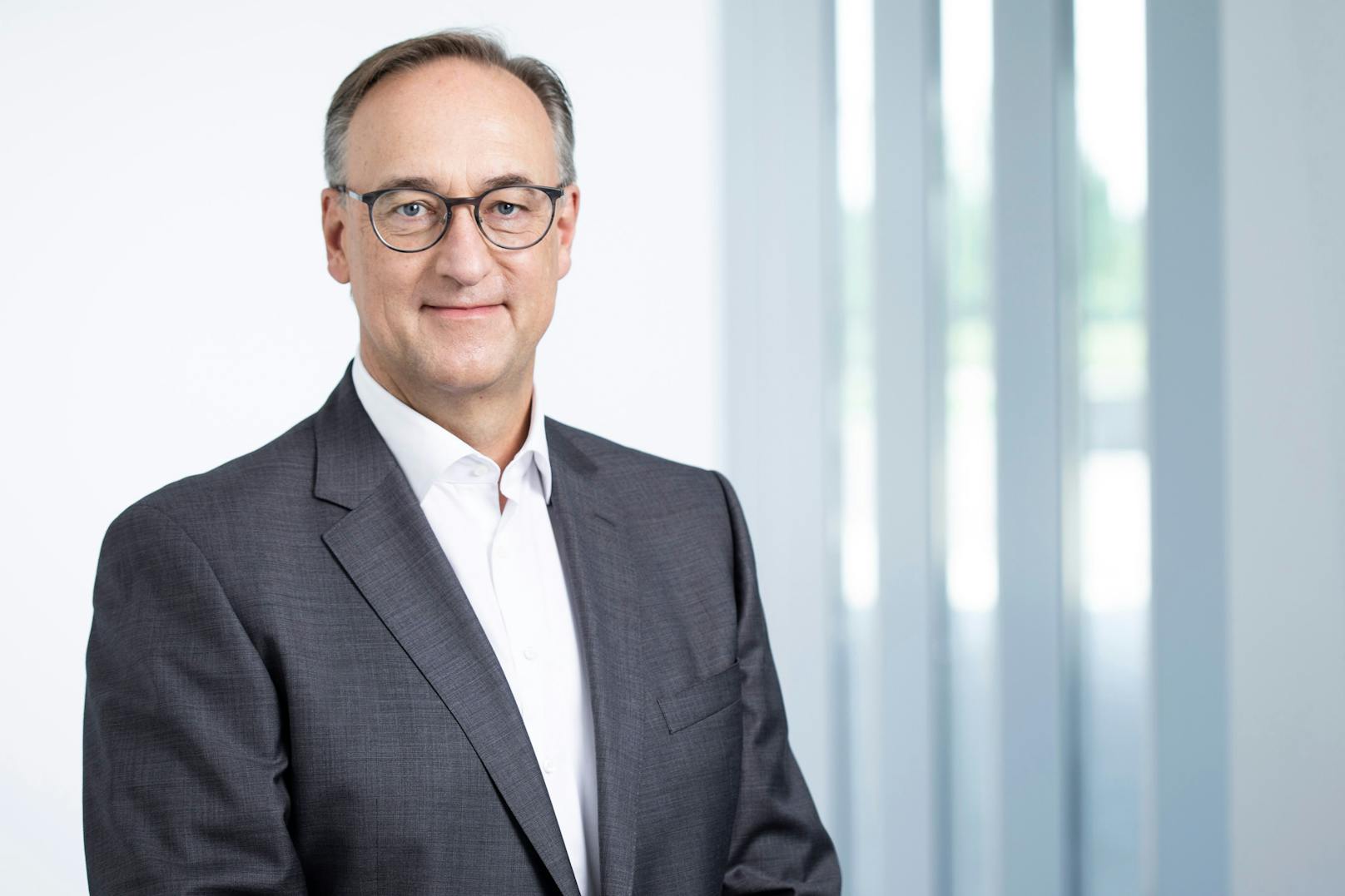 Helmut Gassel legt Mandat als Chief Marketing Officer von Infineon zum 31. Mai 2022 nieder.