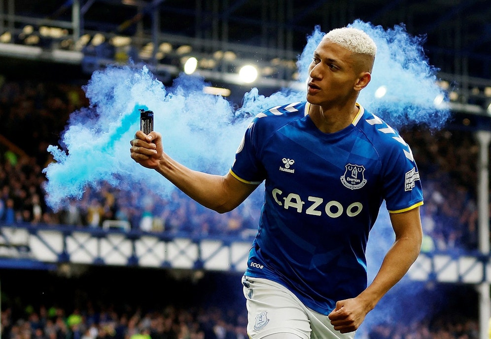 Richarlison mit der Rauchbombe