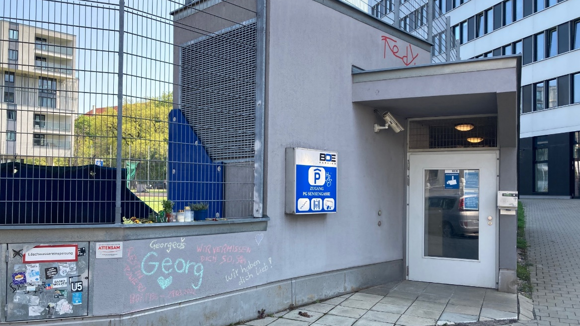 Pädagoge (35) lag schwer verletzt vor Garage.