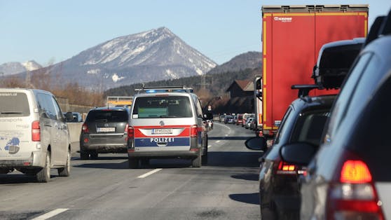 Auf der Tauernautobahn hat sich ein riesiger Stau gebildet.