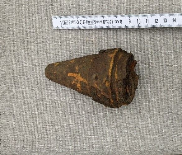 Eine Mutter fand zusammen mit ihrem Sohn ein Kriegsrelikt in Wien-Liesing. 