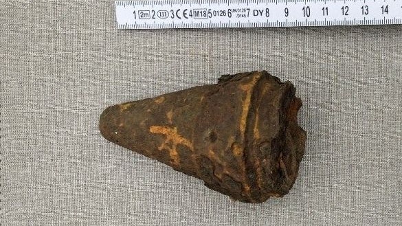 Eine Mutter fand zusammen mit ihrem Sohn ein Kriegsrelikt in Wien-Liesing. 