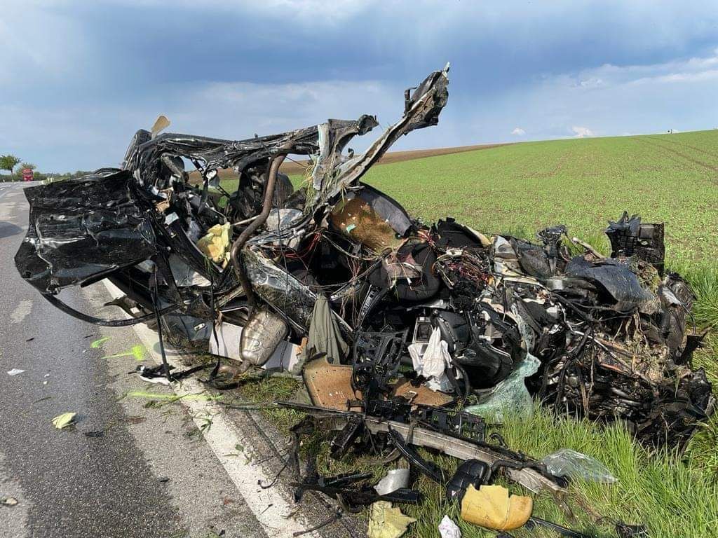 Tödlicher Verkehrsunfall: Die Einsatzkräfte kurz nach dem Unfall am Einsatzort.
