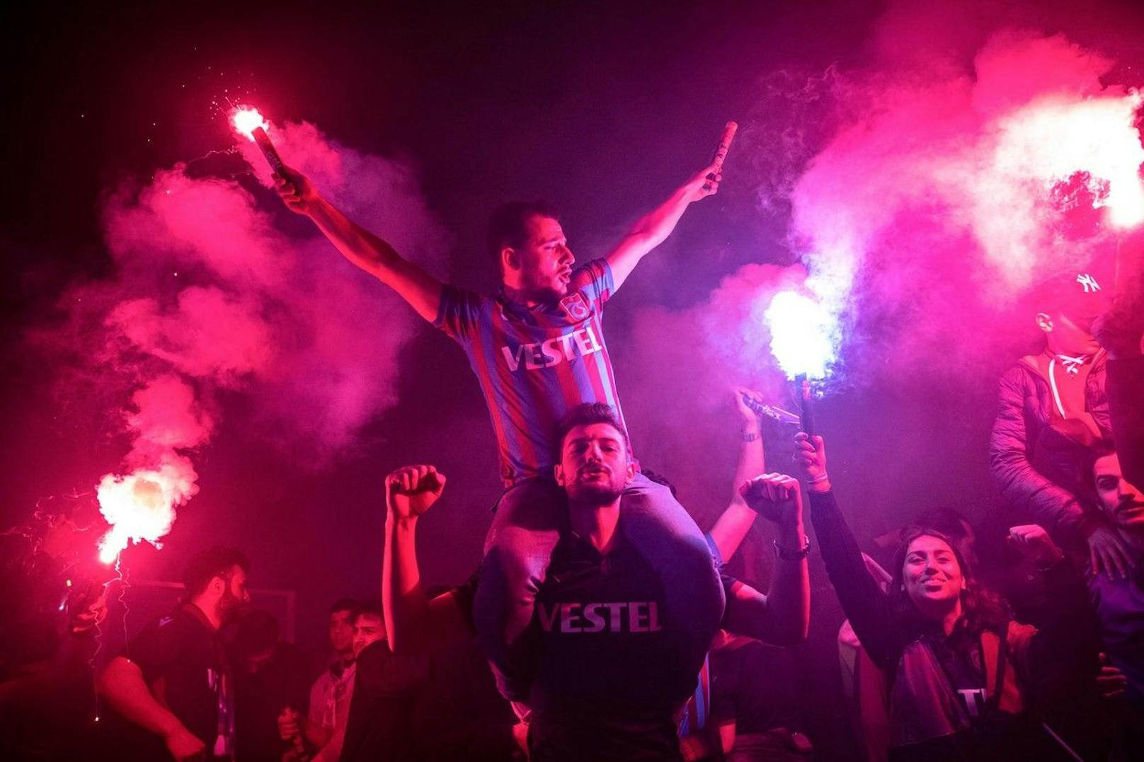 Die Fans von Trabzonspor feiern den siebenten Meistertitel, den ersten seit 1984.&nbsp;