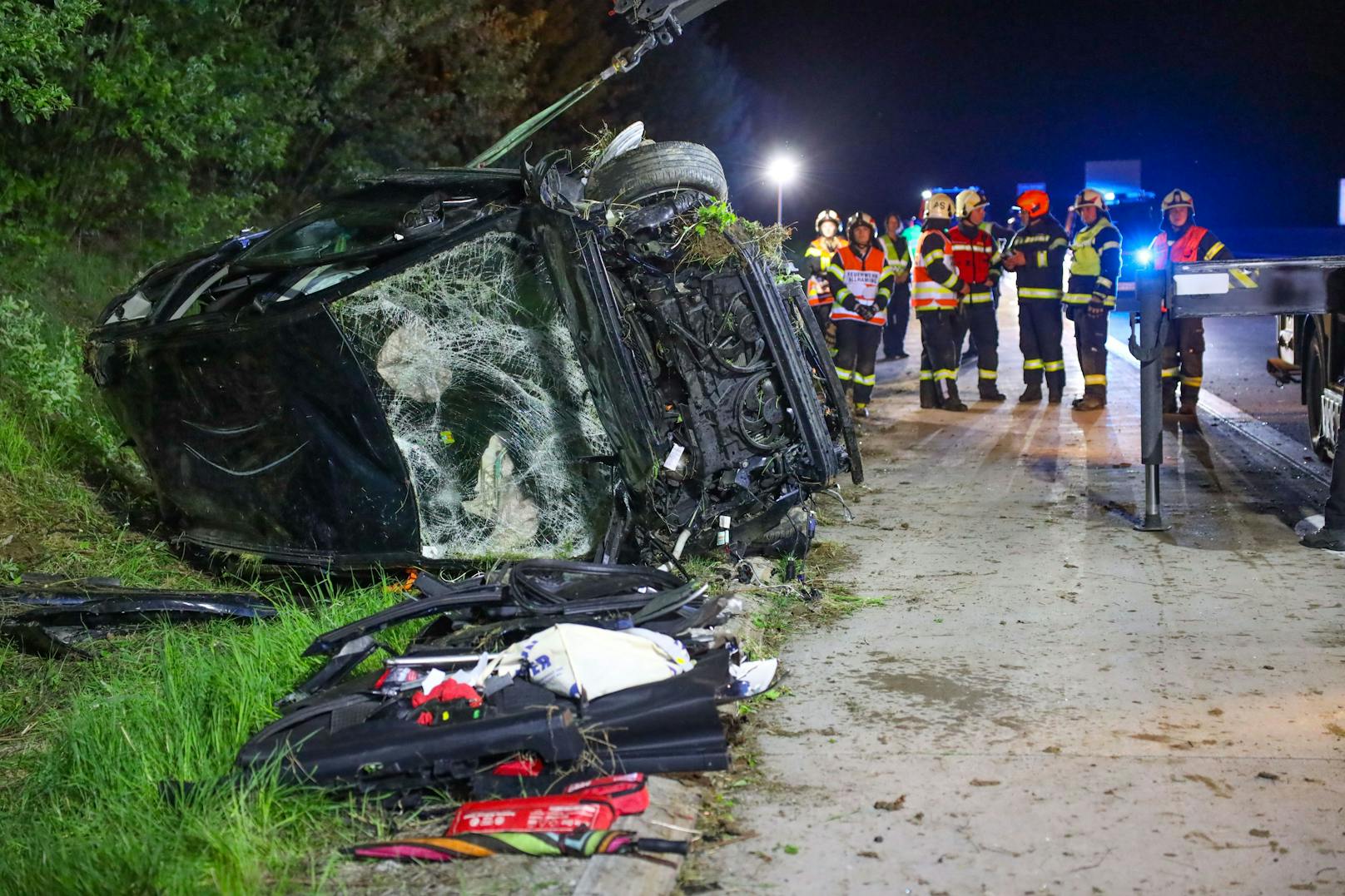 Der Lenker wurde bei dem Crash schwer verletzt.