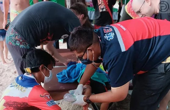 Vor einer thailändischen Insel wurde ein Achtjähriger von einem Raubfisch attackiert. Der Bub kam mit vergleichsweise leichten Verletzungen davon.