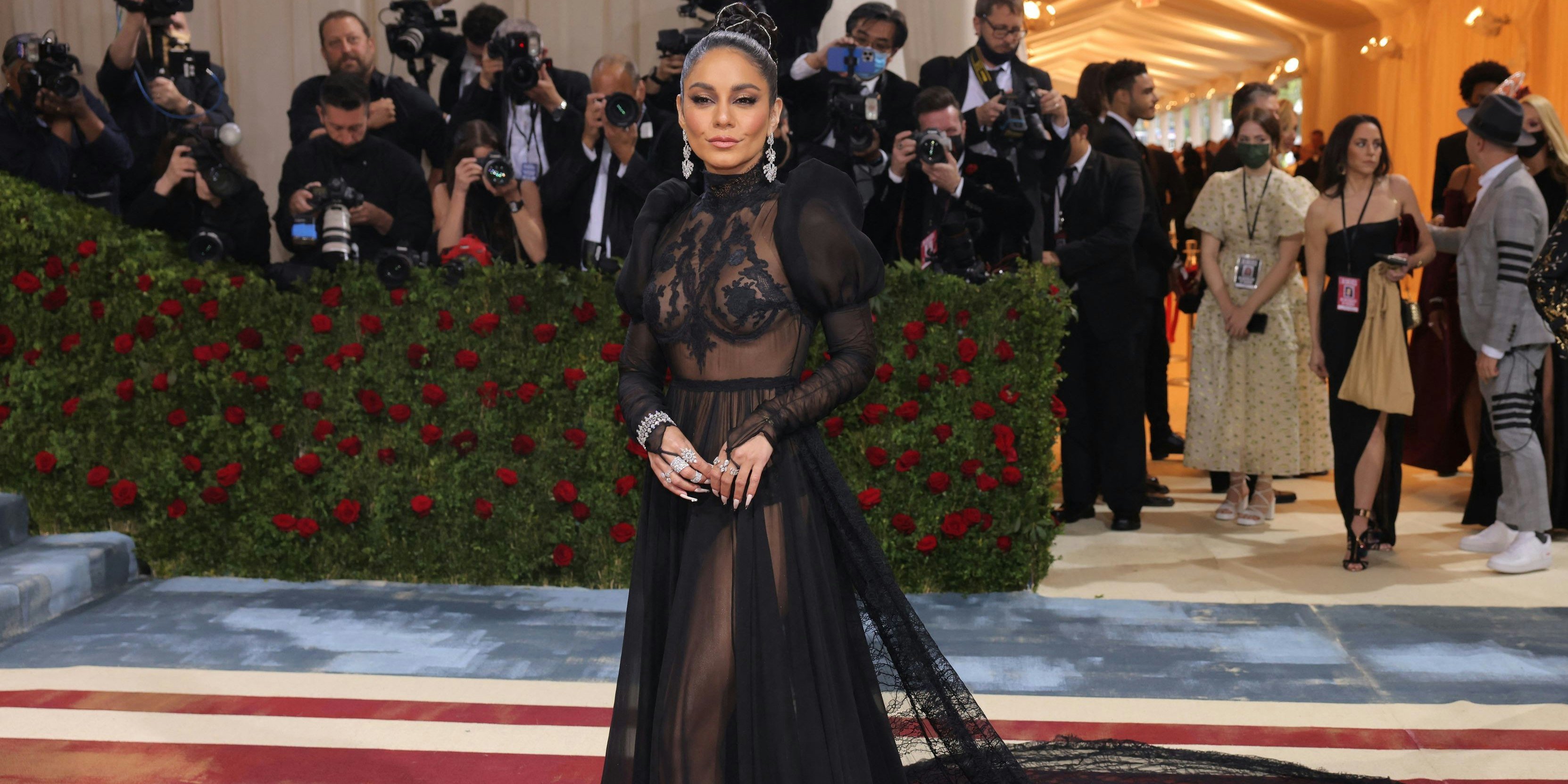 Vanessa Hudgens sorgt mit diesem Kleid für Gesprächsstoff.