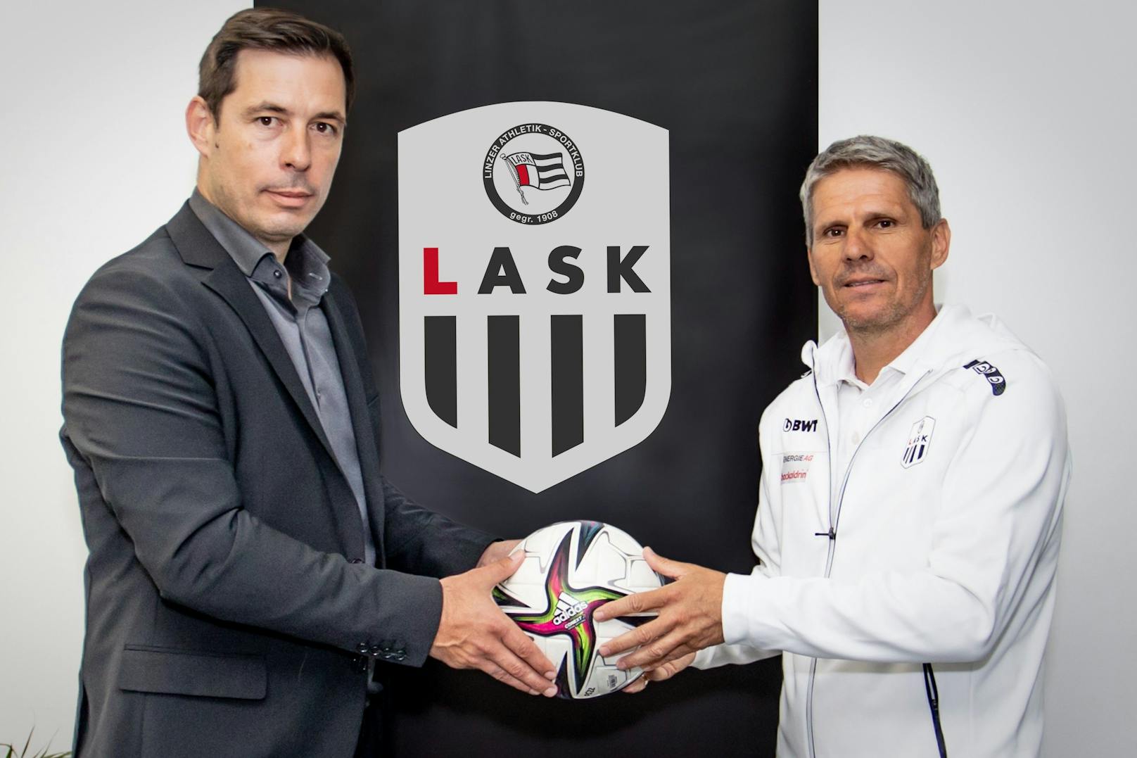 Didi Kühbauer (r.) mit LASK-Sportdirektor&nbsp;Radovan Vujanovic