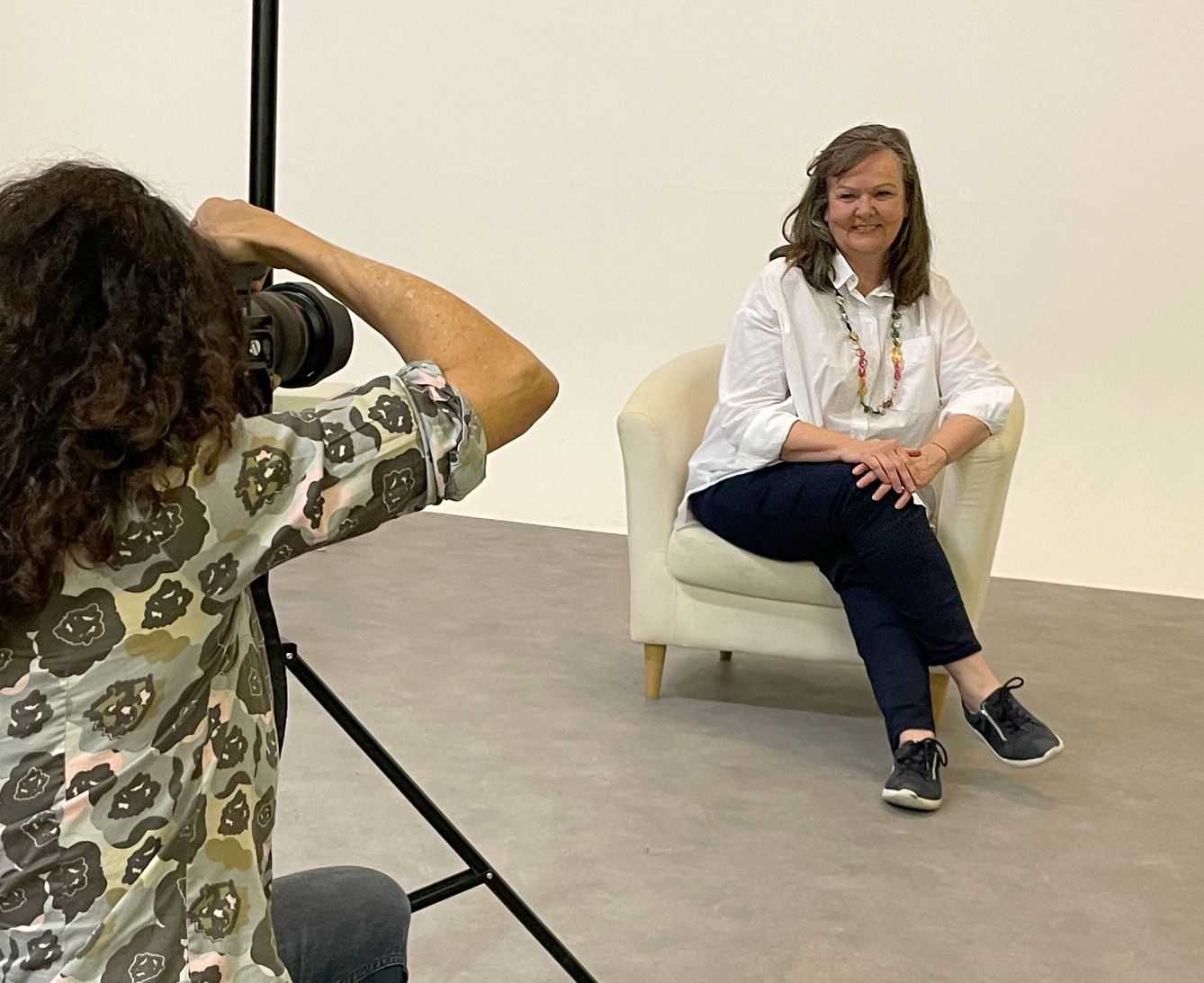 Manuela K. beim Shooting mit&nbsp;Fotografin Caro Strasnik.