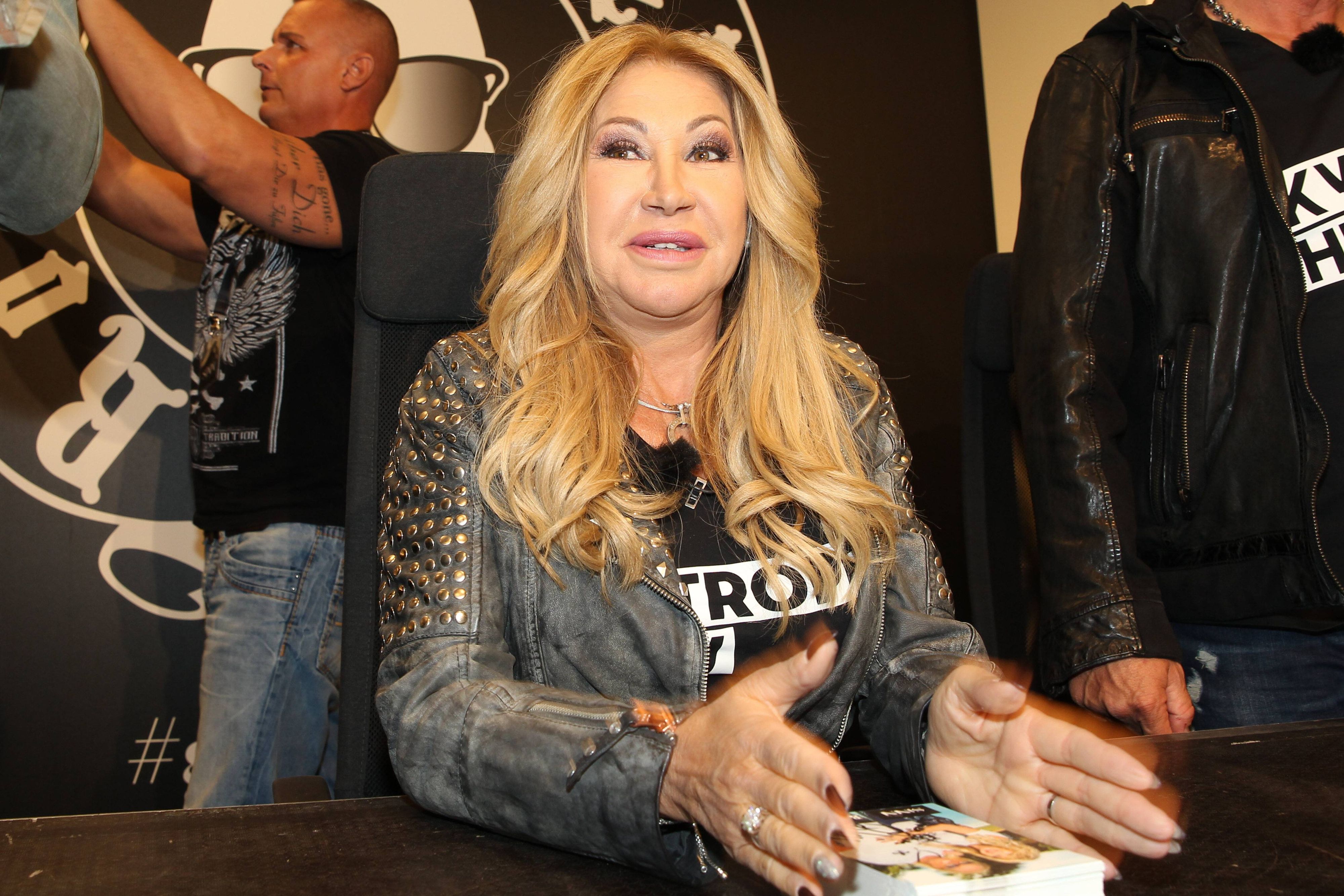 Realitystar Carmen Geiss packt über den wilden Geburtstag ihrer Tochter aus.