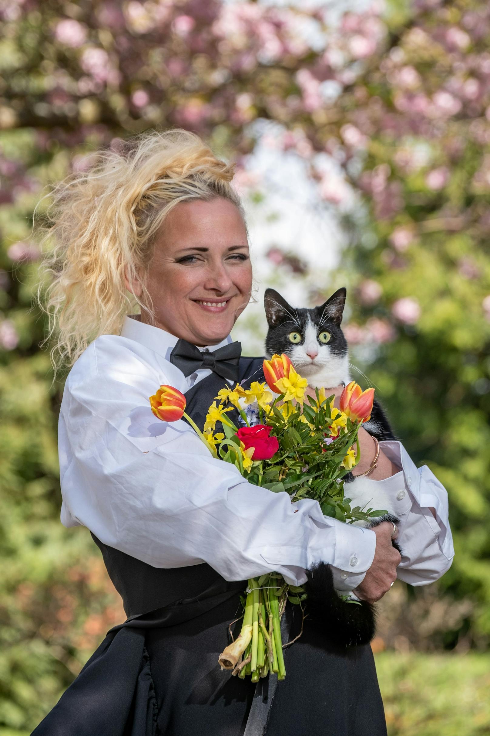 Die 49-jährige Britin Deborah Hodge heiratete ihre Katze "India" legal und standesamtlich. 