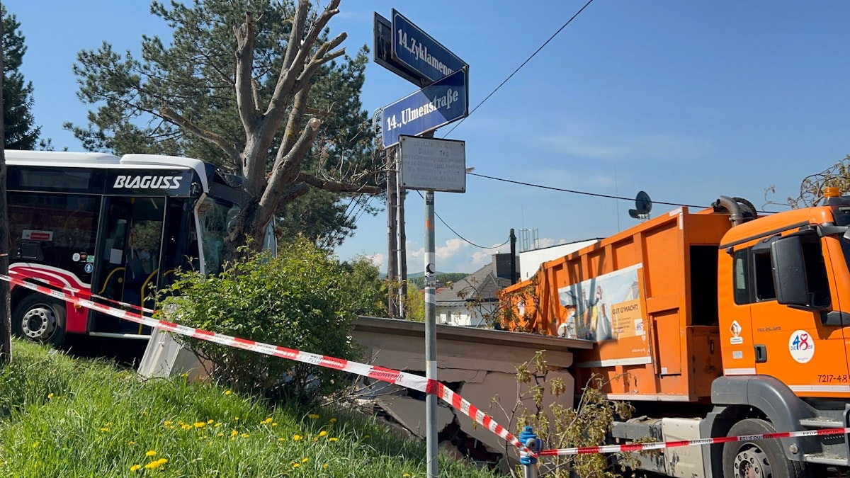 Bilder zeigen das Ausmaß des Unfalls in der Ulmenstraße in Wien-Penzing.