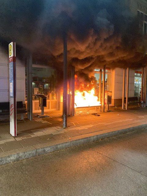 Das Busbankerl brannte lichterloh.
