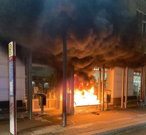 Das Busbankerl brannte lichterloh.