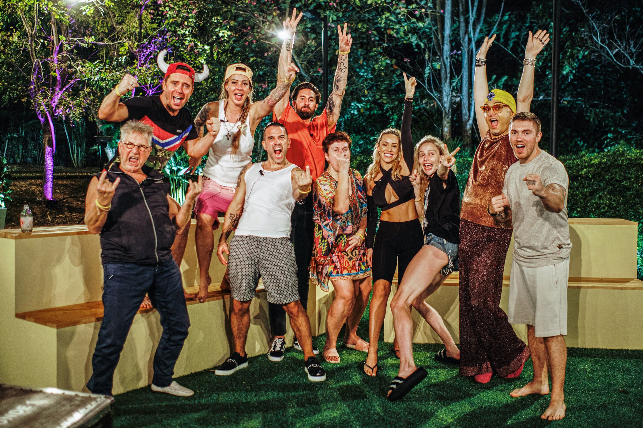 Titel: Club der guten Laune; Staffel: 1; Folge: 1; Ausstrahlungszeitraum bis: 2022-05-03; Person: Martin Semmelrogge; Lorenz Büffel; Cora Schumacher; Marc Terenzi; Sebastian Fobe; Iris Abel; Vanessa Mariposa; Theresia Fischer; Julian F.M. Stoeckel; Joey Heindle; Copyright: SAT.1/Julian Essink; Fotograf: Julian Essink; Bildredakteur: Stephi Bruchner; Dateiname: 2454268.jpg; Rechtehinweis: Dieses Bild darf bis eine Woche nach Ausstrahlung honorarfrei fuer redaktionelle Zwecke und nur im Rahmen der Programmankuendigung verwendet werden. Spaetere Veroeffentlichungen sind nur nach Ruecksprache und ausdruecklicher Genehmigung der Seven.One Entertainment Group GmbH moeglich. Nicht fuer EPG! Verwendung nur mit vollstaendigem Copyrightvermerk. Das Foto darf nicht veraendert, bearbeitet und nur im Ganzen verwendet werden. Es darf nicht archiviert werden. Es darf nicht an Dritte weitergeleitet werden. Aneinanderreihung/Zusammenlegung/Kopplung von Bildern zum Zweck der Erstellung von Slide-Shows o.ä. nicht gestattet; Verbindung/Einfügen/Anfügen von Werbung nicht gestattet.  Bei Fragen: foto@seven.one Voraussetzung fuer die Verwendung dieser Programmdaten ist die Zustimmung zu den Allgemeinen Geschaeftsbedingungen der Presselounges der Sender der Seven.One Entertainment Group GmbH. 