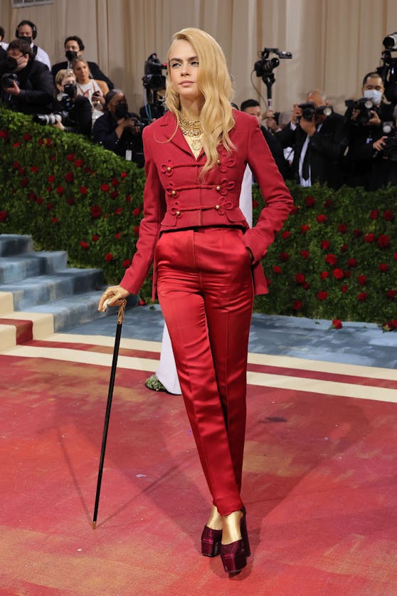 Cara Delevingne in Christian Dior.