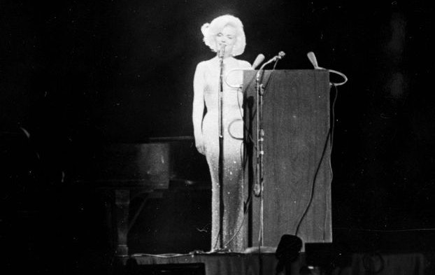 Marilyn Monroe während des Geburtstagsständchens für JFK.