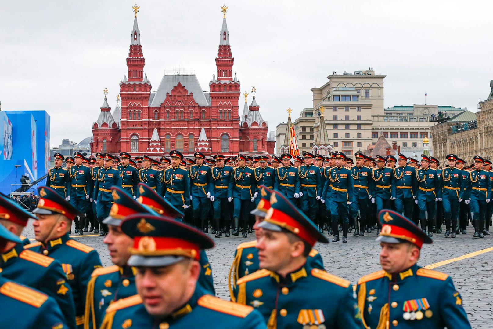 Russische Truppen bei der Parade 2021: Auch heuer soll der 9. Mai ein Mege-Spektakel werden.