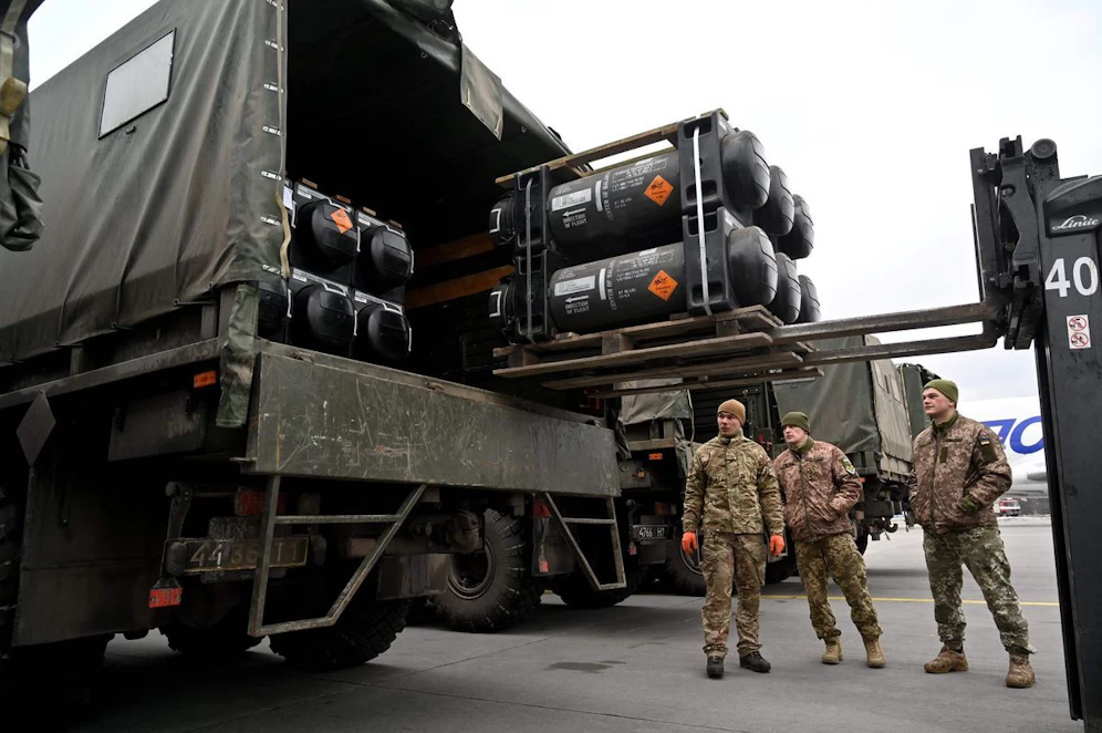 Die USA verladen täglich Waffen in Delaware, um sie in die Ukraine zu schicken. 