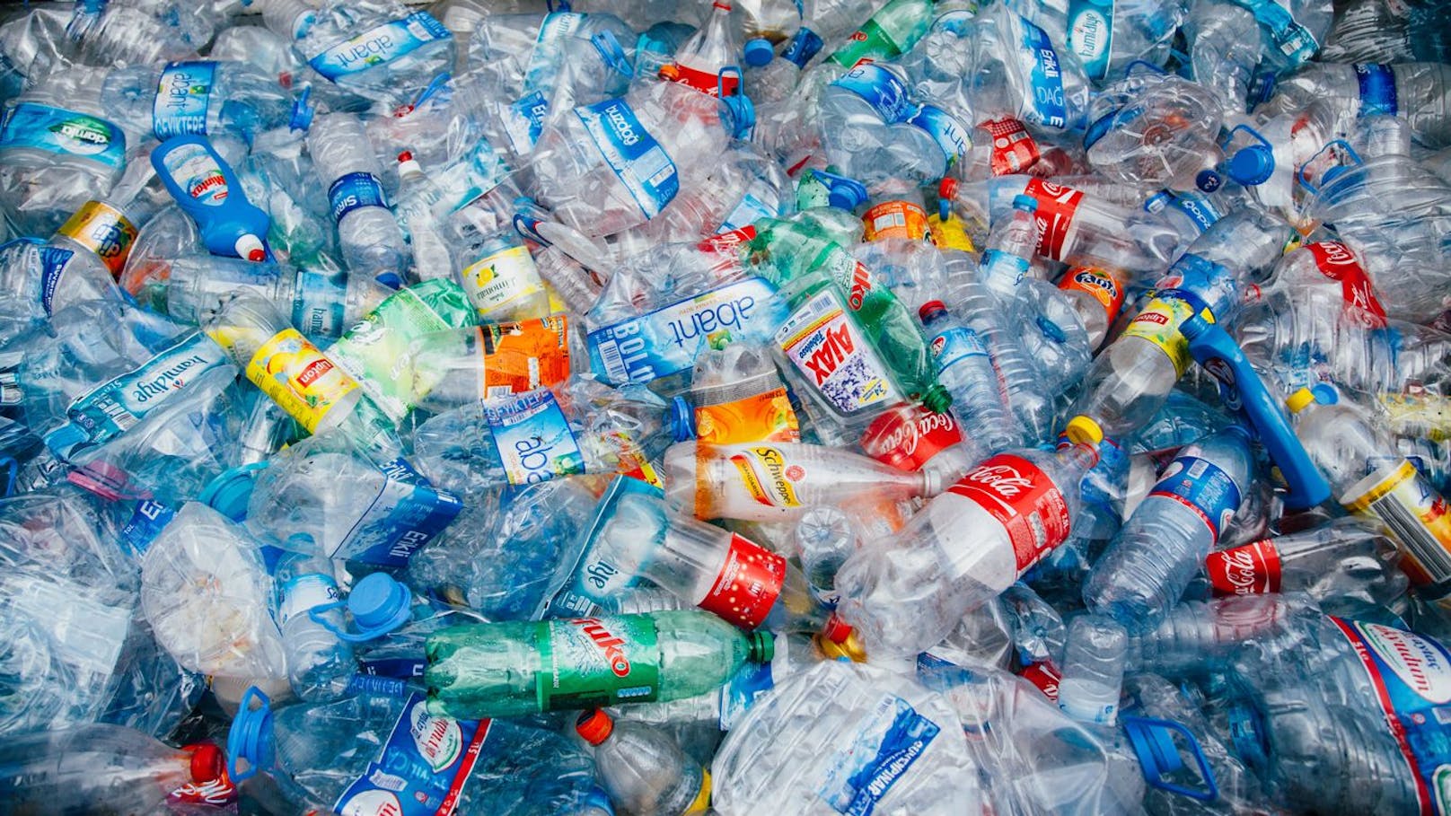 Ab 2025 kommt ein Pfand auf Plastikflaschen.