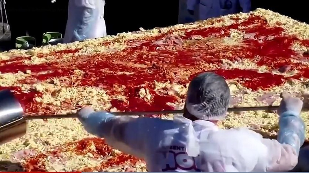 Das größte Schnitzel der Welt wiegt eine Tonne.