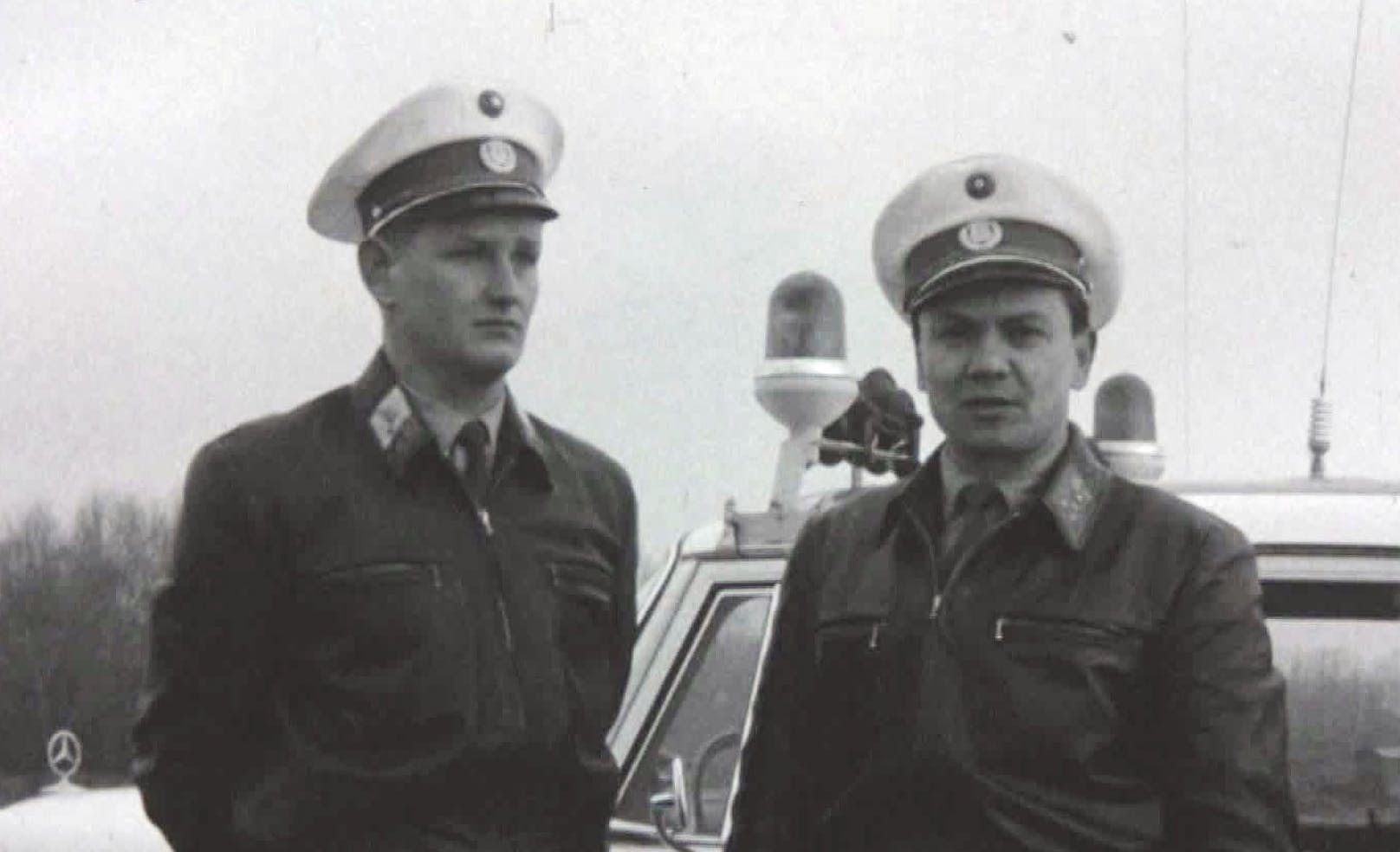 Zwei Polizisten, die Ende der 60iger bei Wien ein UFO beobachtet haben wollen.