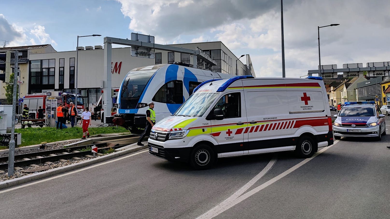 Der Bub wurde mit einem schweren Schädl-Hirn-Trauma ins UKH Graz geflogen.