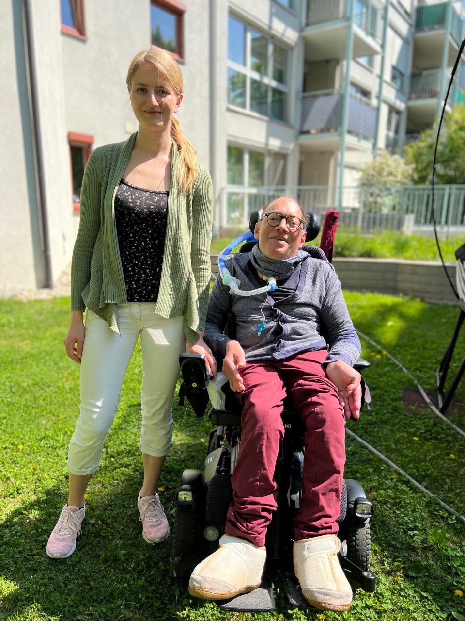 Franz Huainigg ist auf die Unterstützung seiner Assistentin Julia Spindler angewiesen.