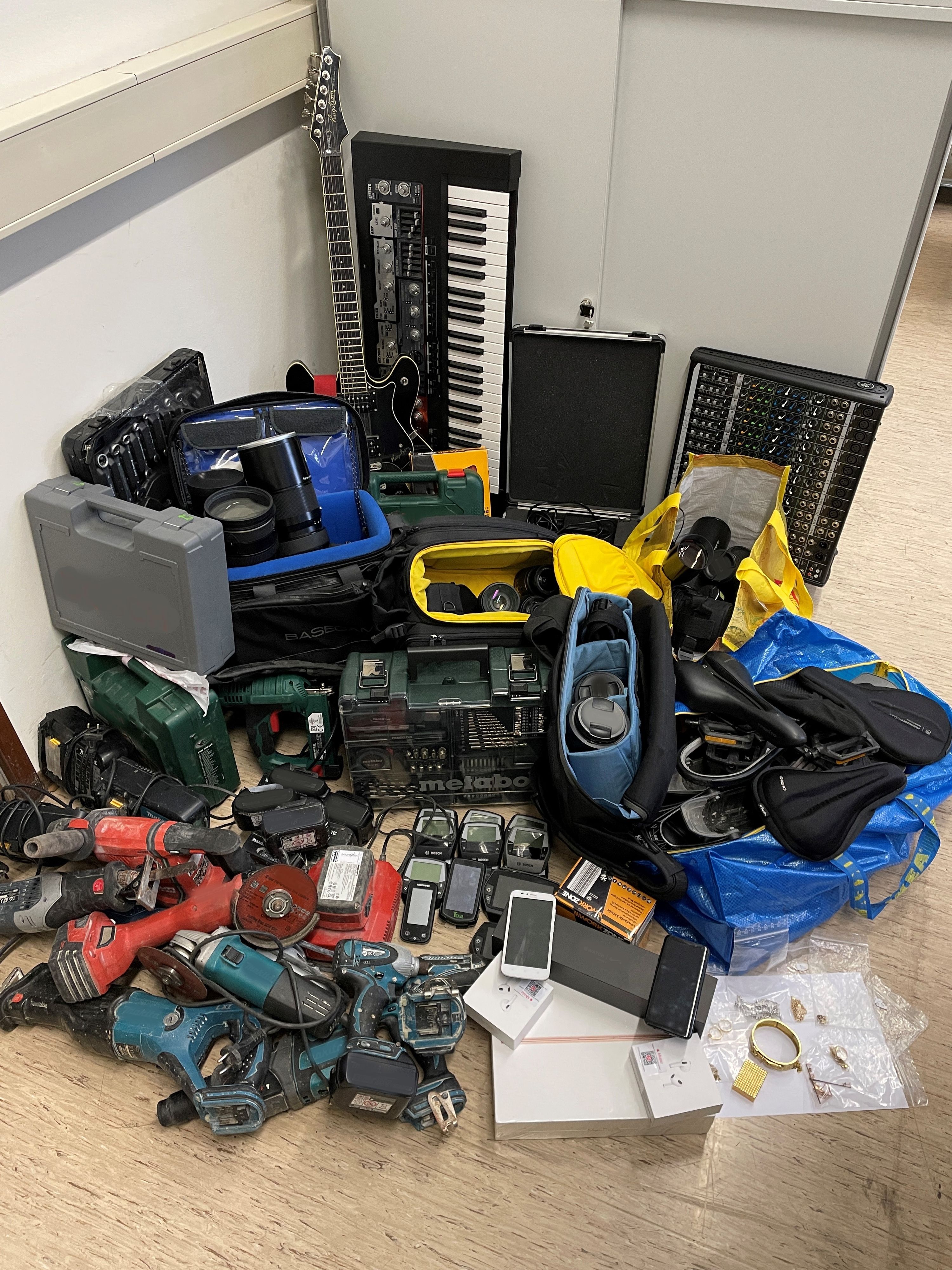 Die gestohlene Ausbeute um Drogen zu finanzieren.&nbsp; &nbsp;