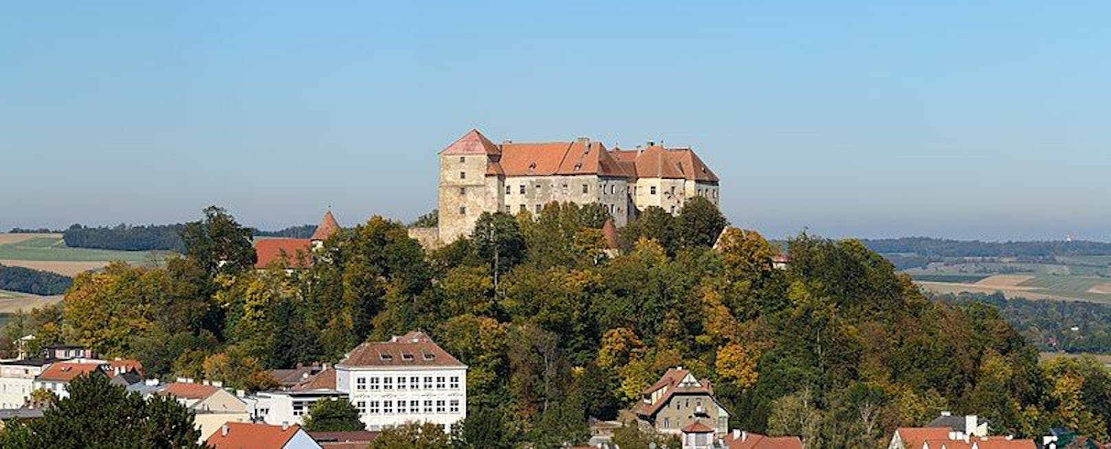 Südansicht der Neulengbacher Burg.
