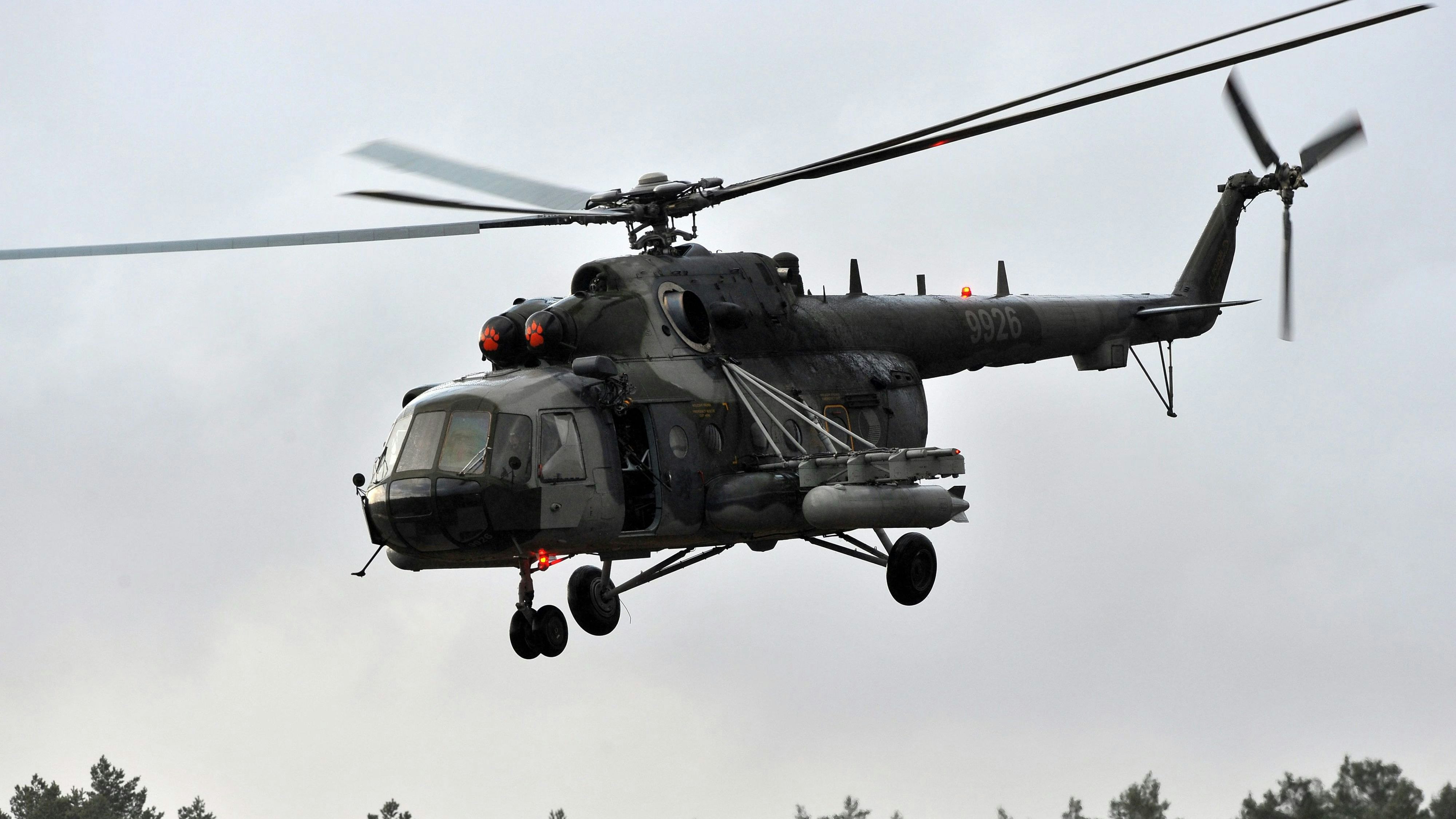 Download von www.picturedesk.com am 04.05.2022 (17:07).  epa05032803 A Mil Mi-17 rescue helicopter during the Common Challenge-15 exercises at the Drawsko Pomorskie Military Range in Drawsko Pomoroskie, northern Poland, 19 November 2015. The Common Challenge-15 is a certifying exercise for an EU battlegroup formed by Visegrad Group members Czech Republic, Slovakia, Hungary and Poland to carry out tasks in the context of crisis response operations, to assess their level of combat readiness. About 2,000 soldiers, including more than 500 soldiers from NATO countries, with more than 120 units of equipment take part in the exercises. EPA/MARCIN BIELECKI POLAND OUT - 20151119_PD3988 - Rechteinfo: Rights Managed (RM)