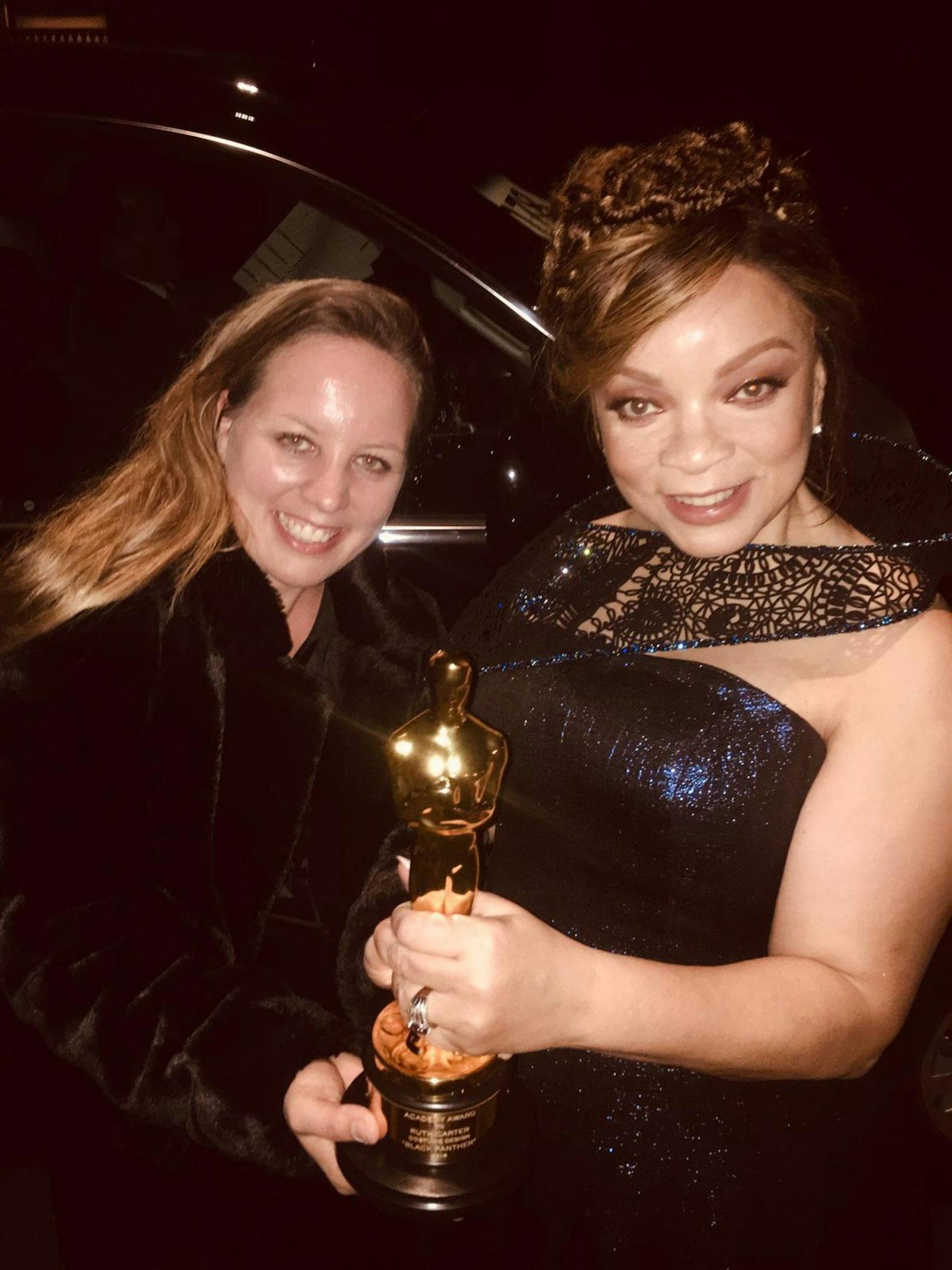 Julia Körner und Ruth Carter bei der Oscarverleihung 2019