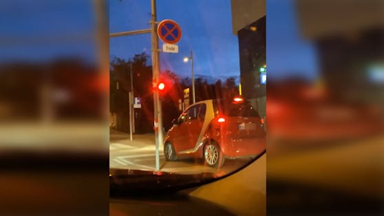 Statt auf der Straße fuhr der Smart auf dem Fahrradweg.
