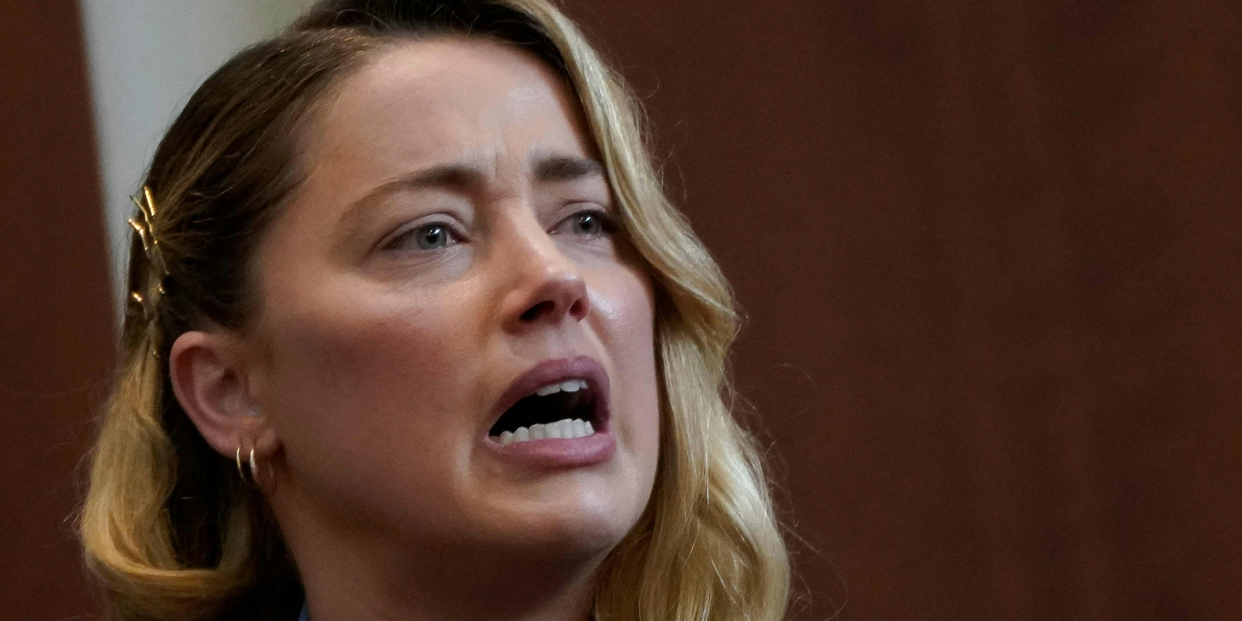Amber Heard sagt vor Gericht aus.