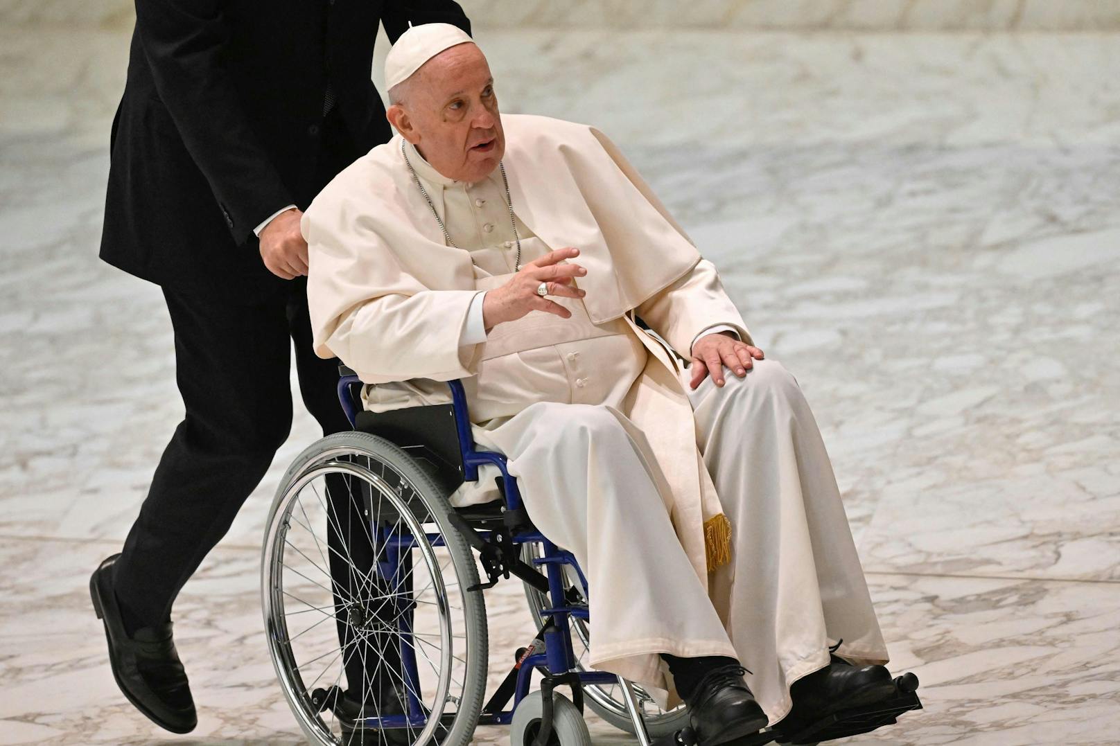 Papst Franziskus musste für mehrere Tage im Spital bleiben.