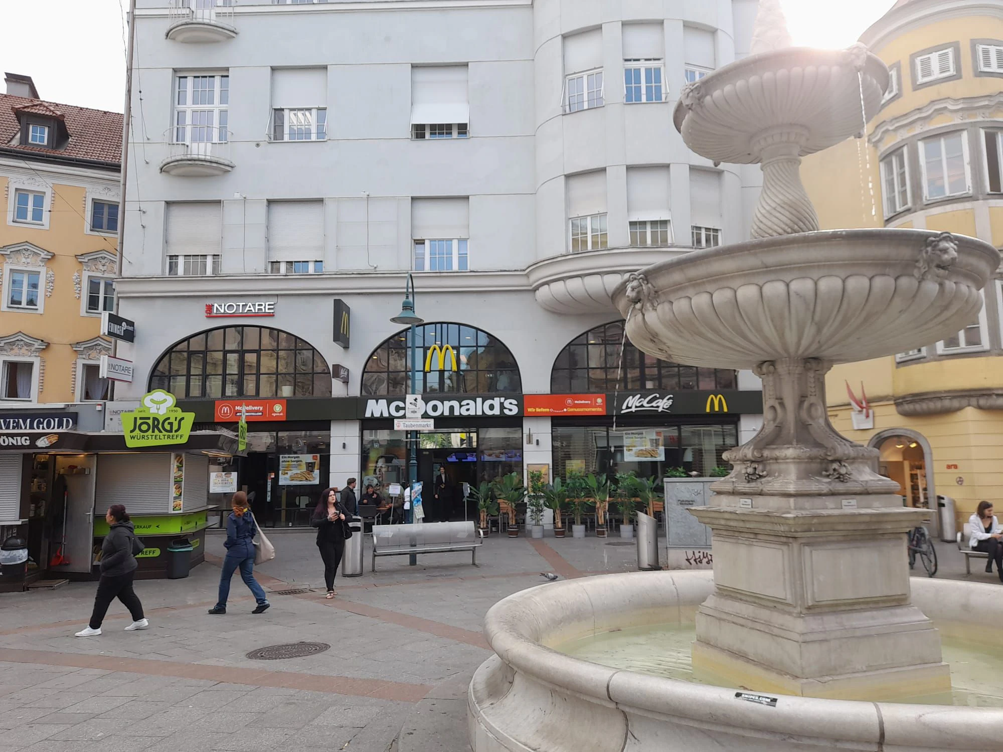 Die Filiale am Taubenmarkt wurde neu übernommen und führt viele Neuigkeiten ein.