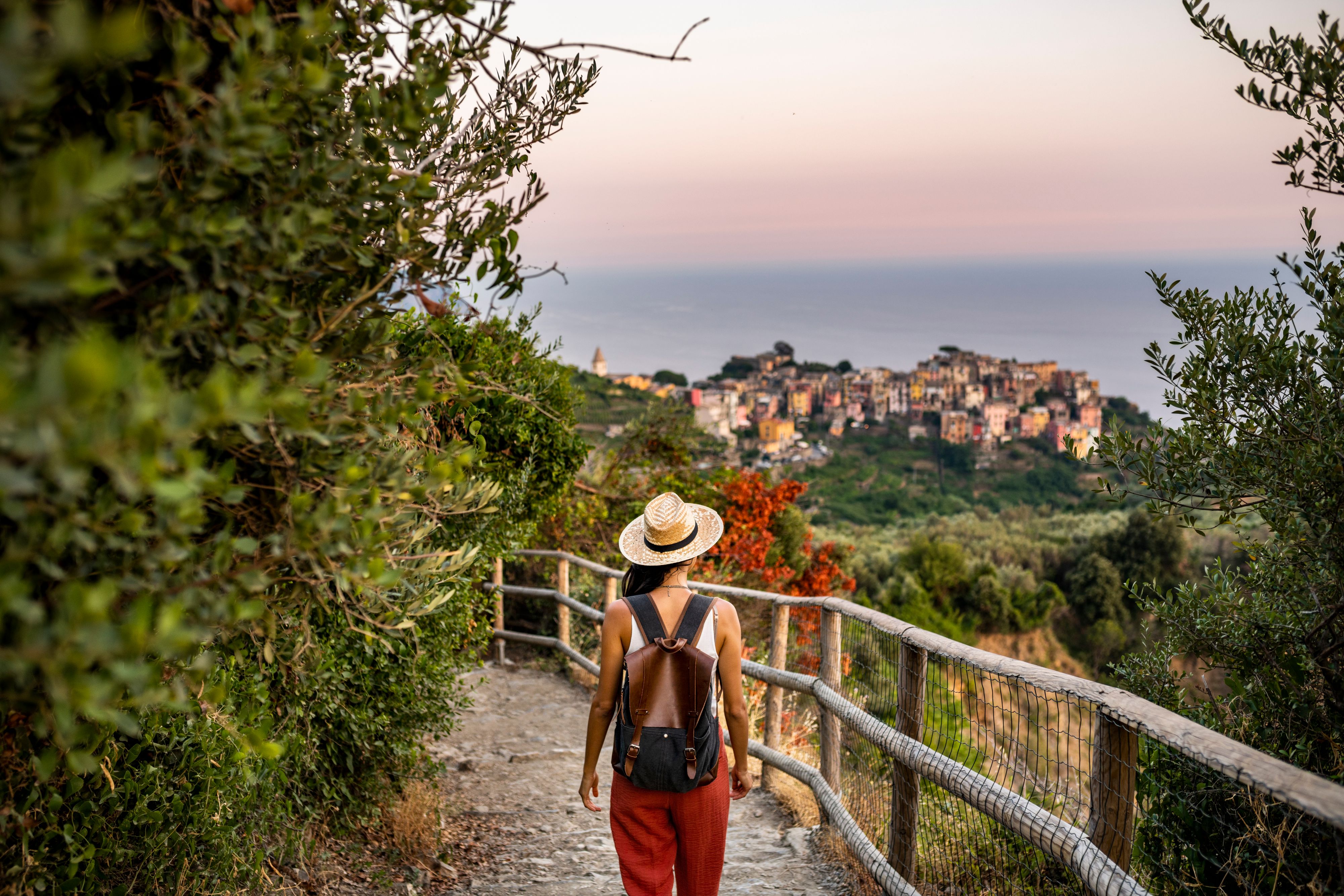 Nicht nur in Corona-Zeiten hat sich Wandern zu einer der beliebtesten Sportarten im Urlaub entwickelt (im Bild: Cinque Terre, Italien)
