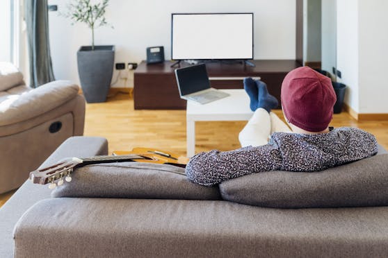 Couch und die Flimmerkiste sehen 80 Prozent der Befragten als Freizeitbeschäftigung Nummer 1 an.