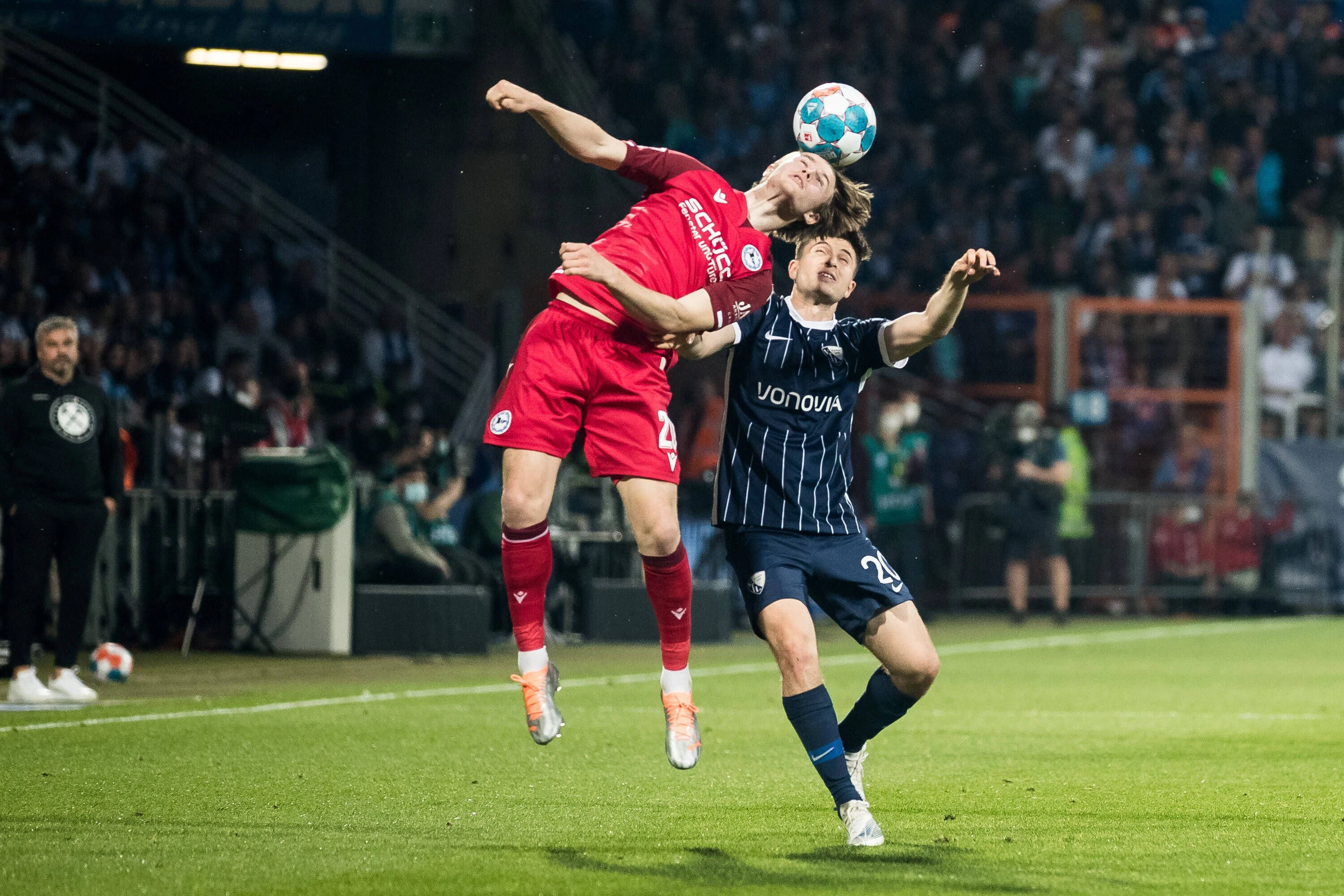 Patrick Wimmer im Duell mit Bochum. 