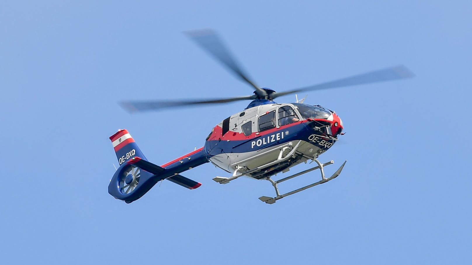 Der Polizeihubschrauber Libelle war ebenfalls an der Suchaktion beteiligt (Symbolbild).