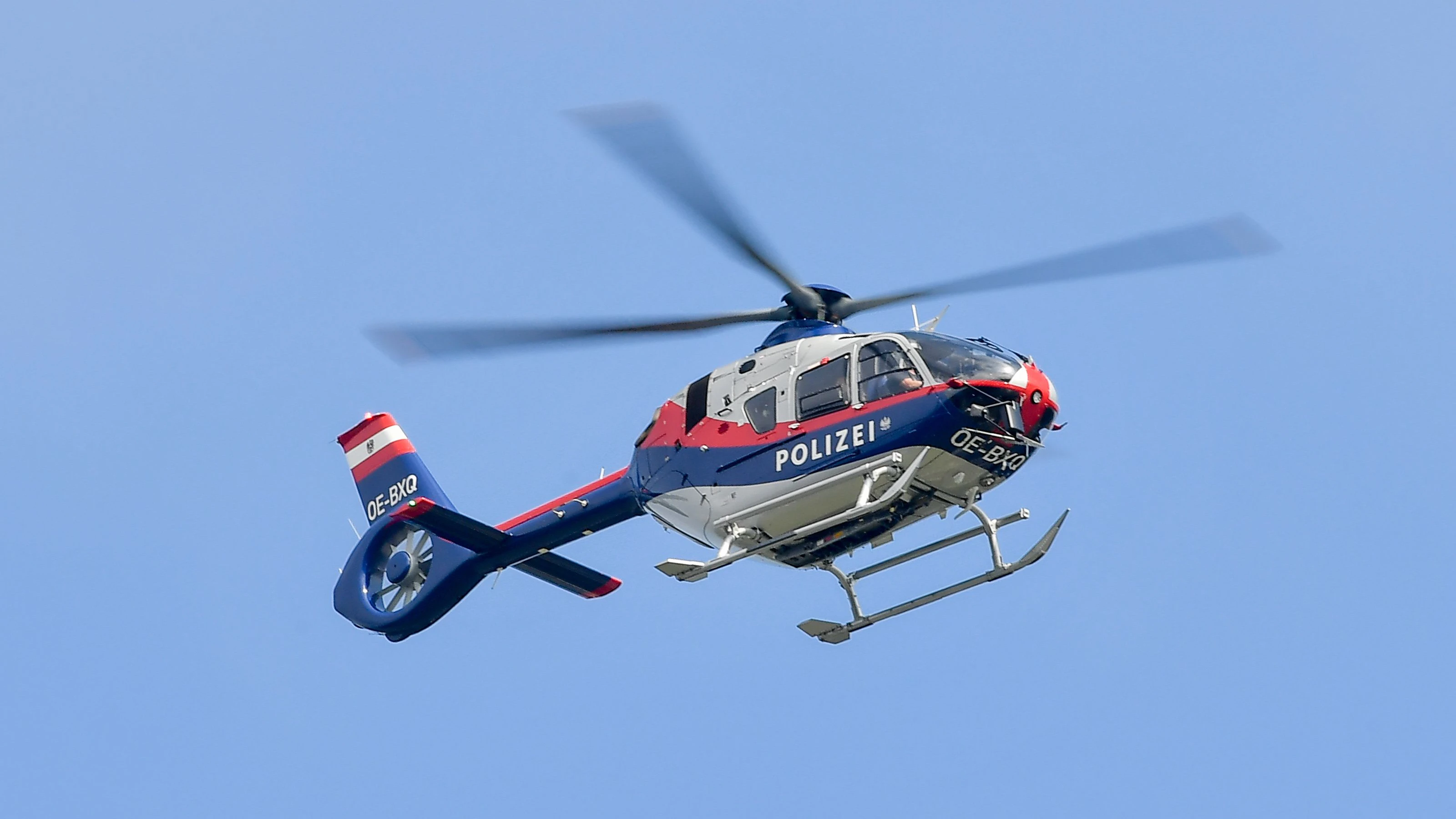 Der Polizeihubschrauber Libelle war ebenfalls an der Suchaktion beteiligt (Symbolbild).