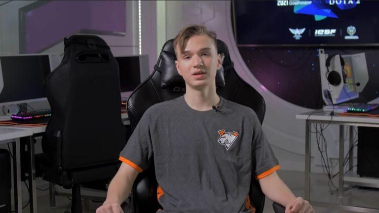 Ivan «Pure» Moskalenko hat in einer Minute seine E-Sport-Karriere zerstört. Der Russe zeichnete ein Z auf die Minimap des Spiels «Dota 2» und das während eines offiziellen Spiels.