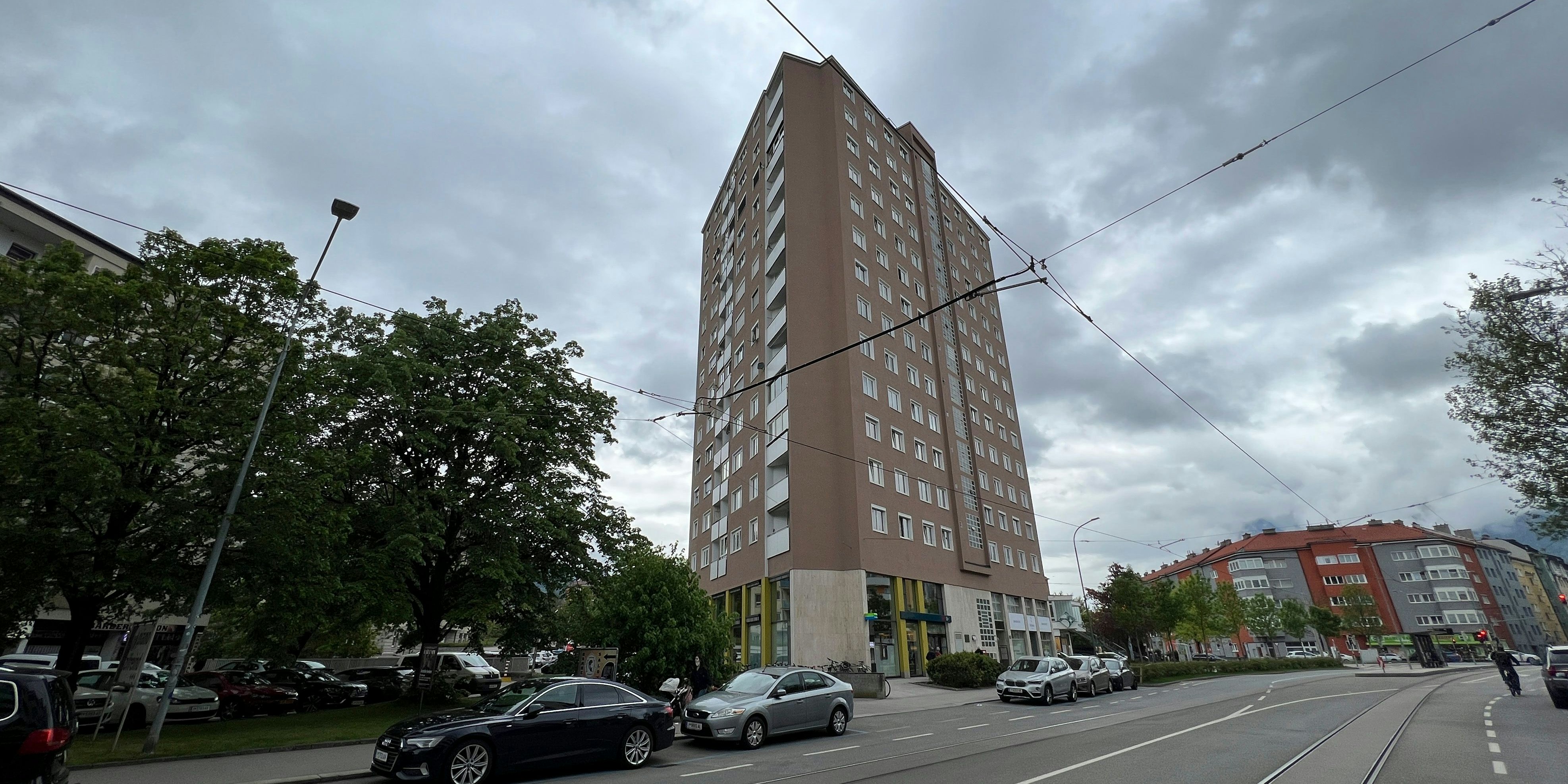 In diesem Wohnhaus konnte die Innsbrucker Polizei einen Mord und einen Suizid verhindern.