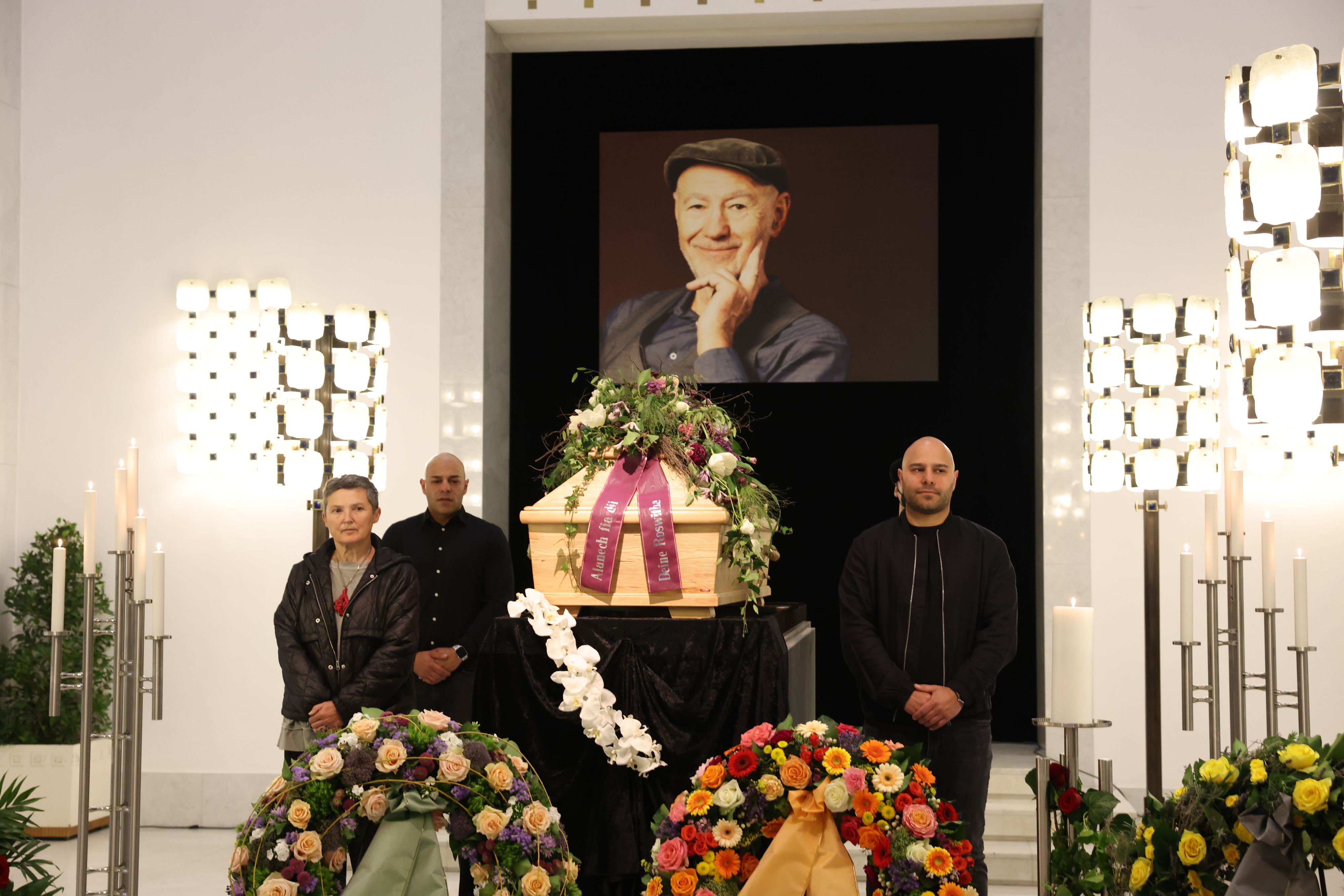 Ostbahn Kurti wurde am 7. Mai am Wiener Zentralfriedhof verabschiedet.