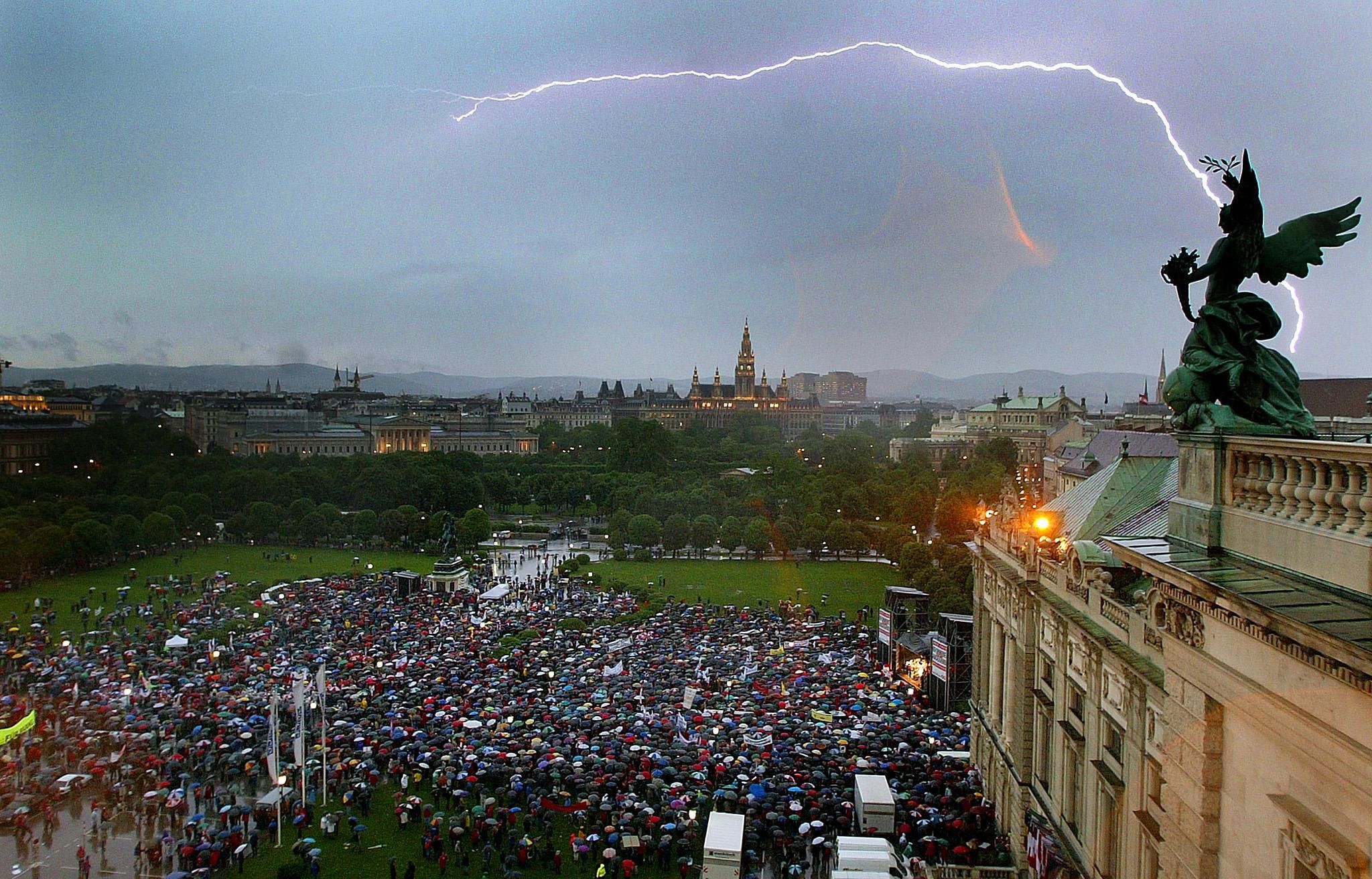 Gewitter-Gefahr: Am Wochenende kommt es immer wieder zu teil heftigen Unwettern.